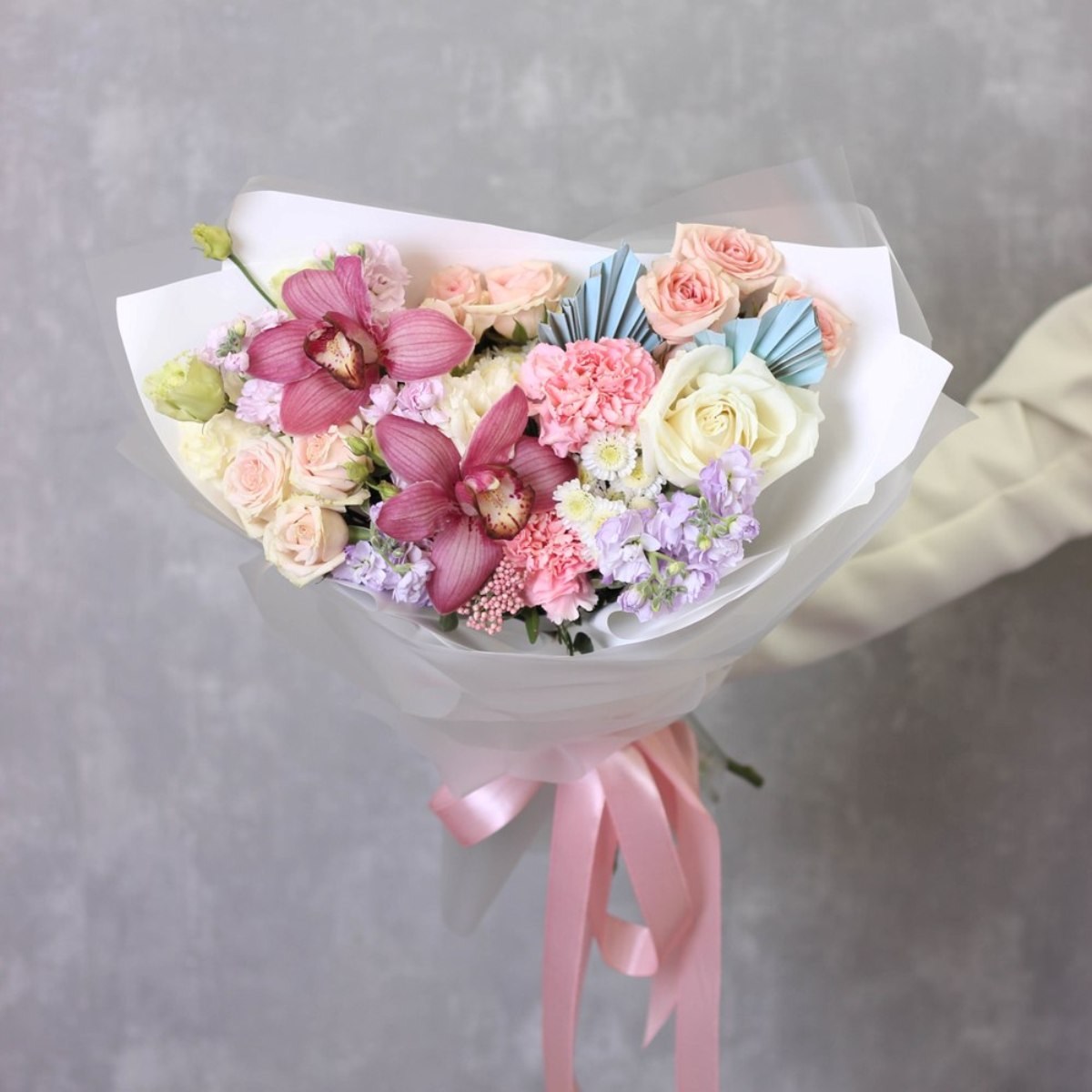 buket s orhideej 576